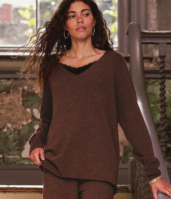 geelong-slouch-v-neck-jumper
