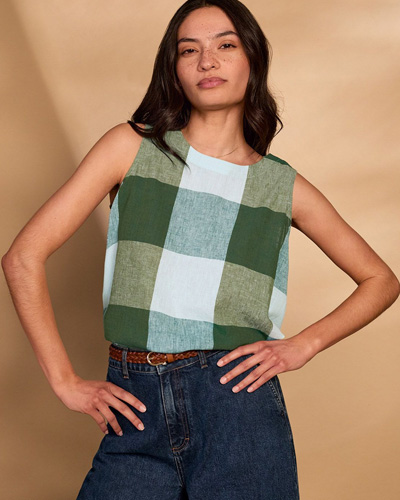 Sleeveless Pleat Back Swing Top