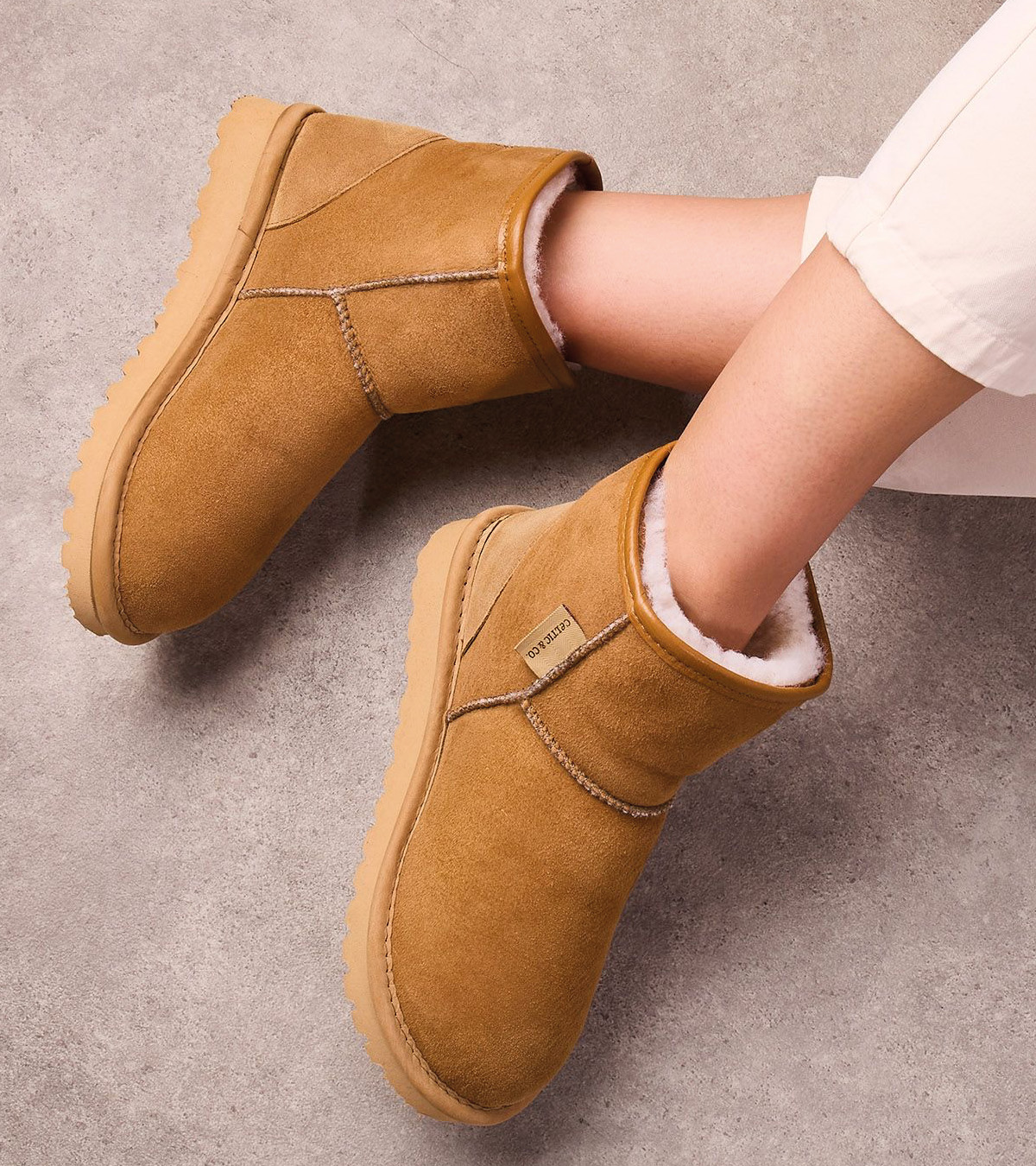 Classic Sheepskin Boots - Shortie