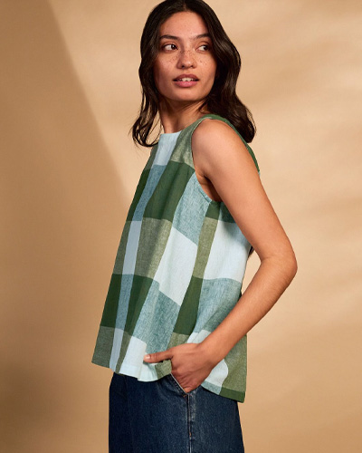 Sleeveless Pleat Back Swing Top