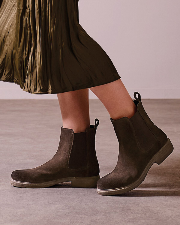 Essential Chelsea Ankle Boots