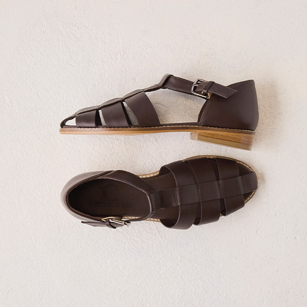 Minimal Fisherman’s Sandals in Chocolate