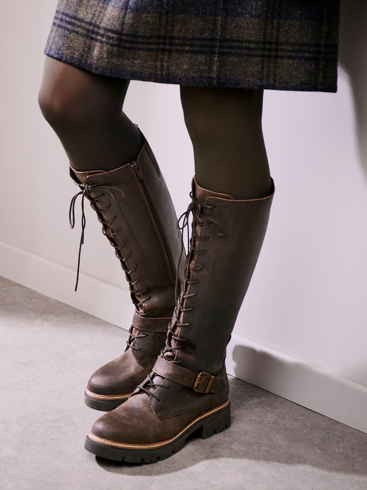 Strap Detail Lace Up Knee Boot (tanners brown)