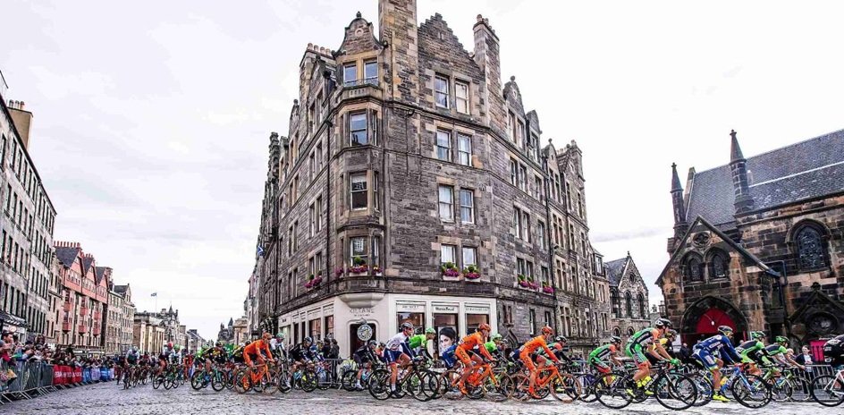 Cyclists competing in Edinburgh. © SWpix