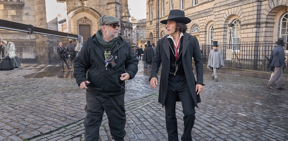 Guillermo del Toro and Oscar Isaac on set of Frankenstein in Edinburgh. © Netflix