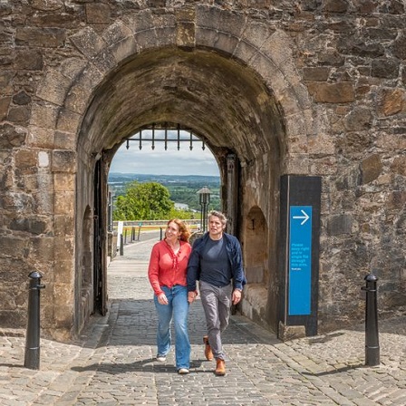 A couple at Striling Castle. © VisitScotland / Luigi Di Pasquale