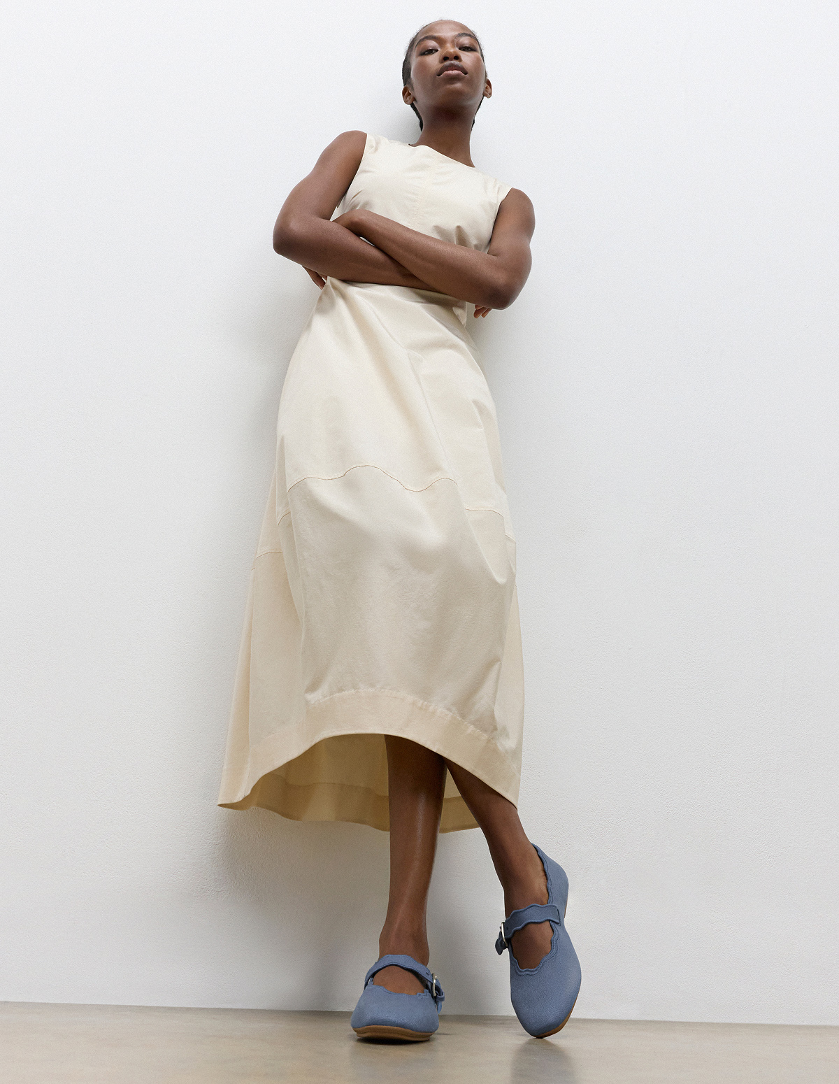 DELICATO Wave-Edge Canvas Mary Janes