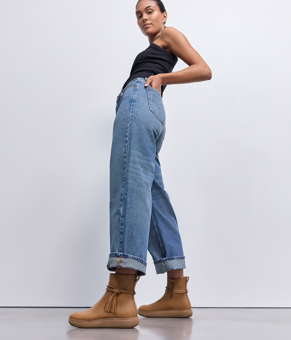 iQ-COMFF Tassel Leather Short Boots Image