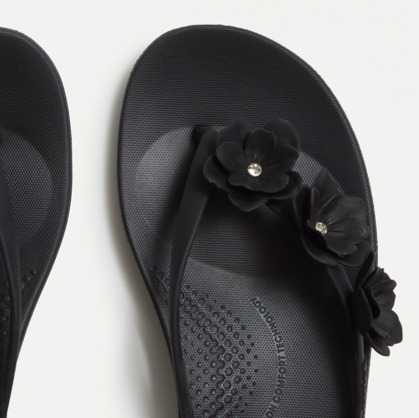 IQUSHION Flower Flip-Flops