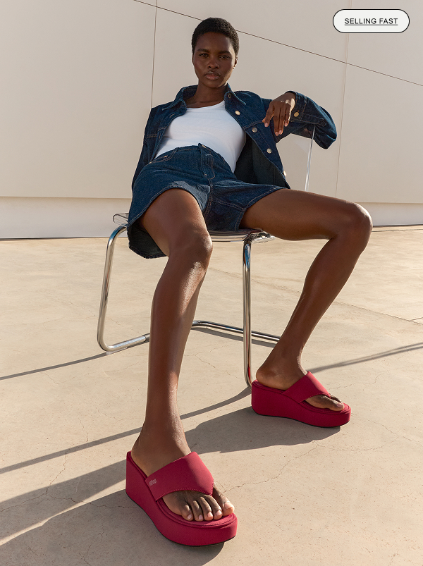 PLATFFORMS Wedge Toe-Post Sandals Berry