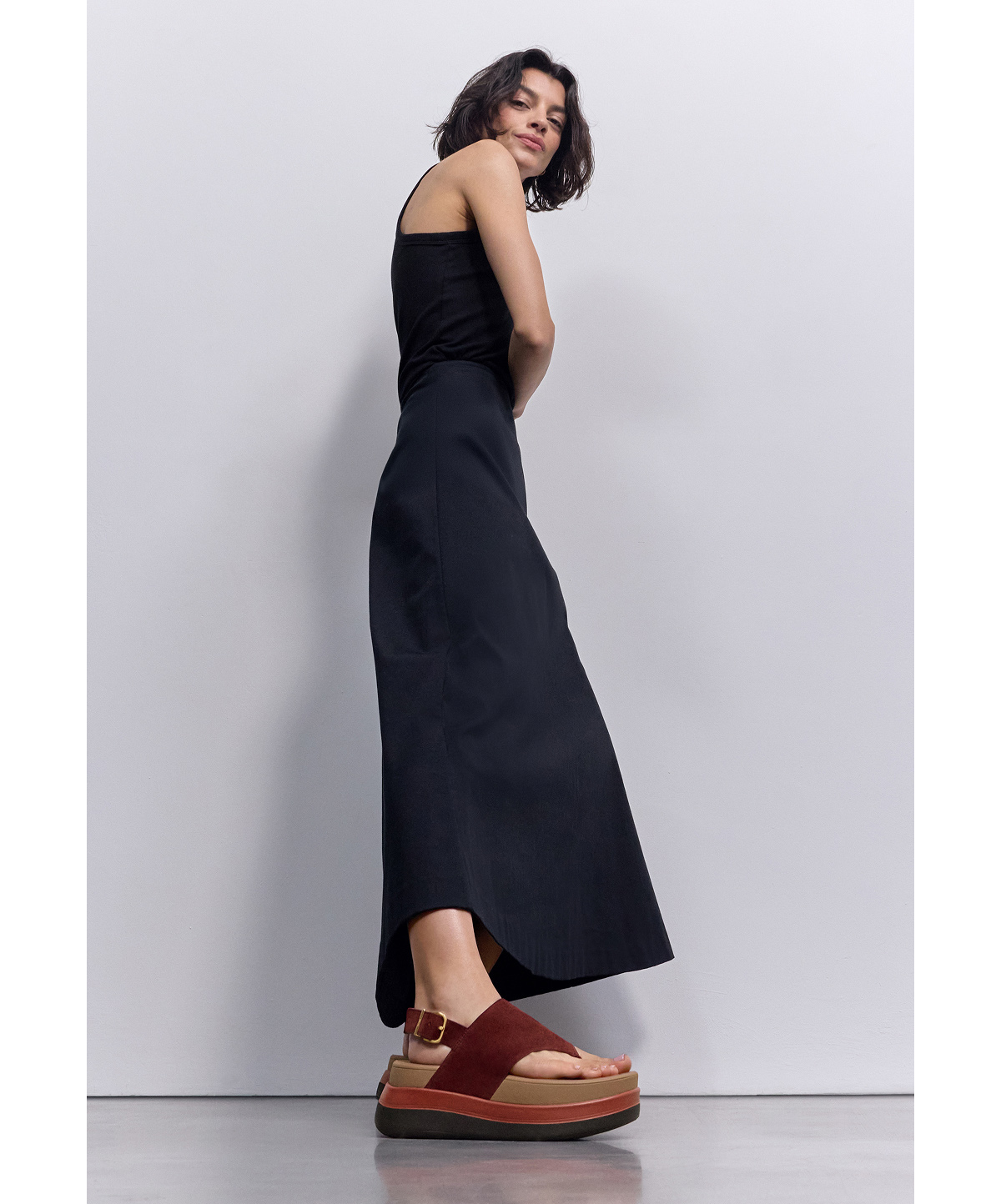F-MODE Stack Suede Back-Strap Toe-Post Sandals Image