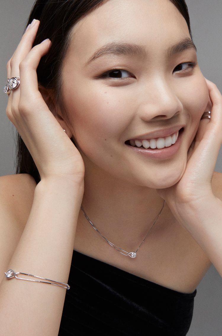 Sherry Shi wears Pandora Infinite