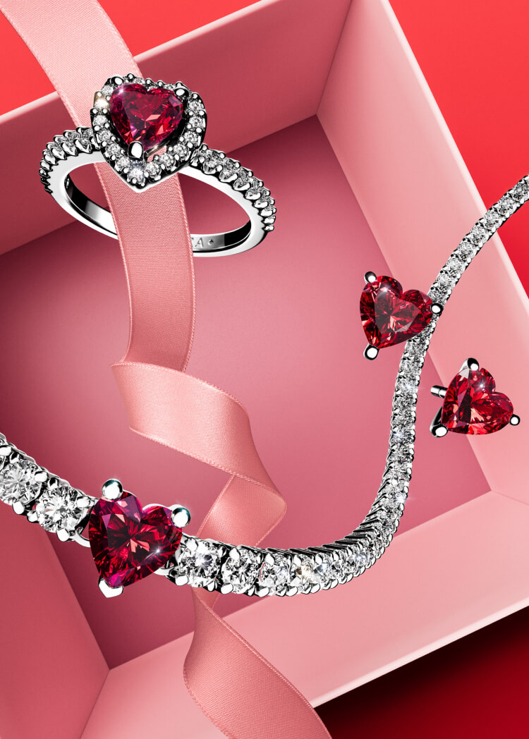 Sparkling Red Heart Ring Set