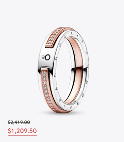 Anillo de dos tonos con logo y pavé de Pandora Signature