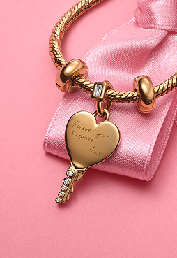 Engravable key charm 