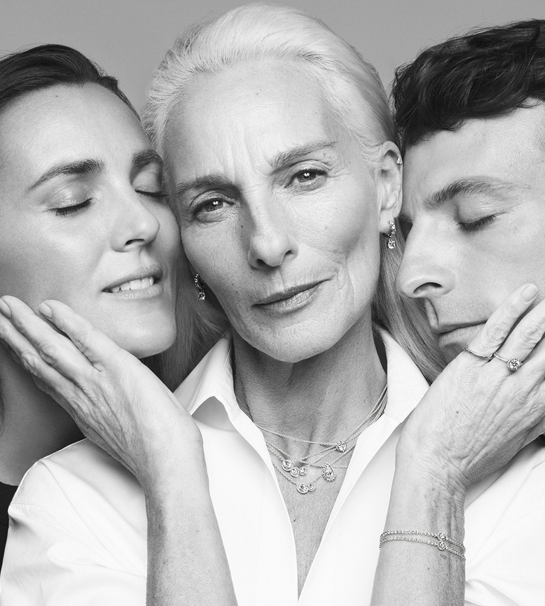 Model Karen Elson and daughter Scarlett hugging and wearing Pandora jewellery. 