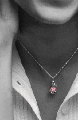 Animation of butterfly openwork charm