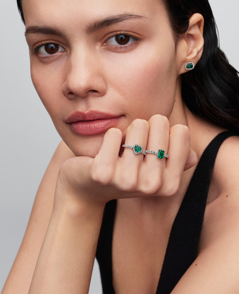 Pandora emerald green set on model
