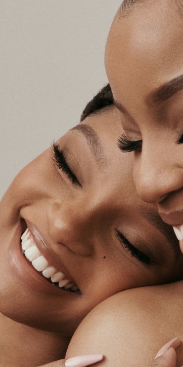 Chloe e Halle Bailey pe Pandora