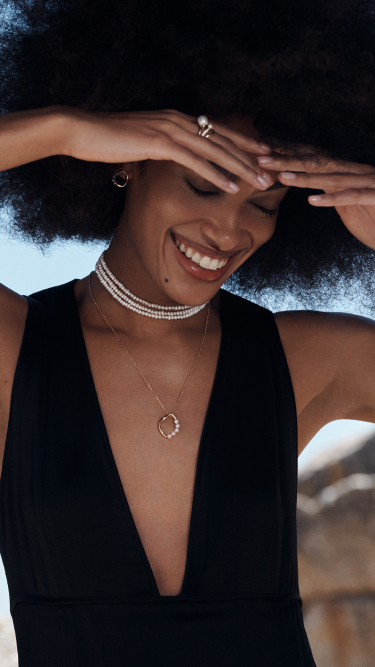 Model wears PANDORA ESSENCE pearl necklace