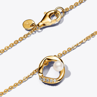 Collana Cerchio Linea Sinuosa con Perla d'Acqua Dolce Coltivata e Pavè