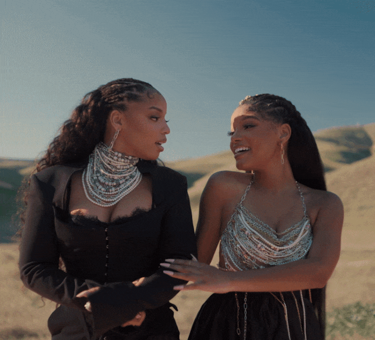 Chloe e Halle Bailey per Pandora