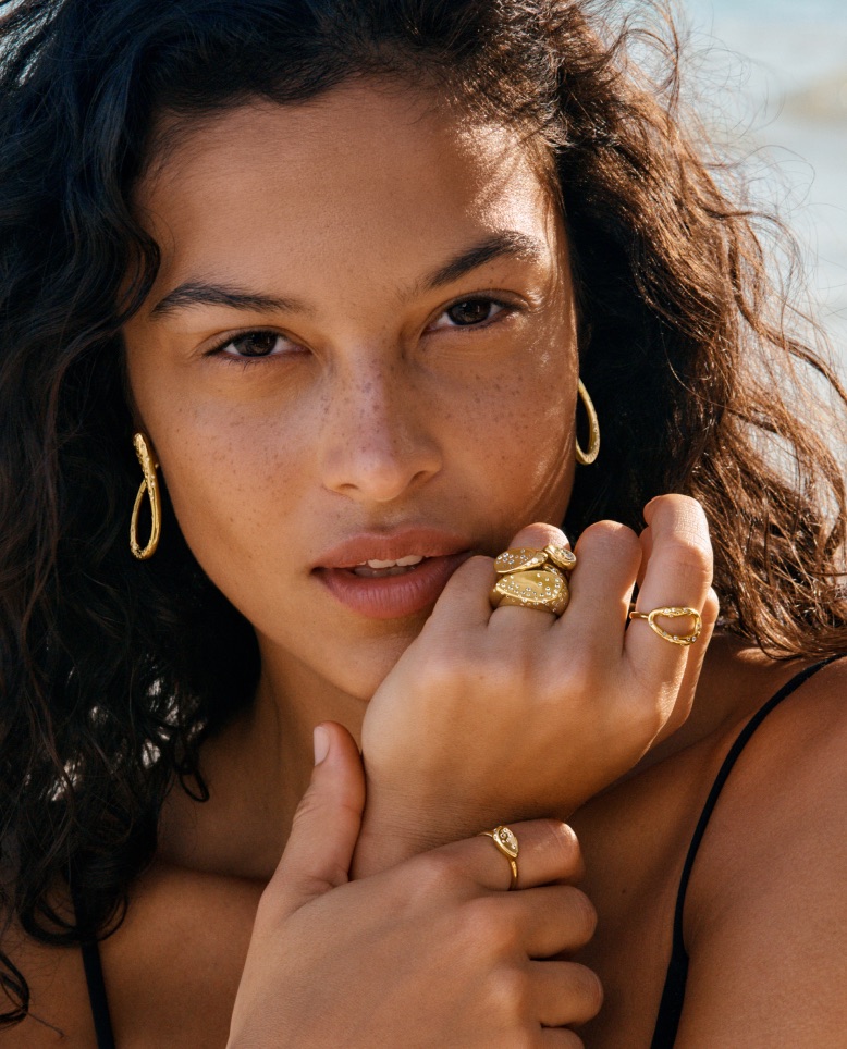 A model looks through a large goggle filled with new Pandora sea charms.