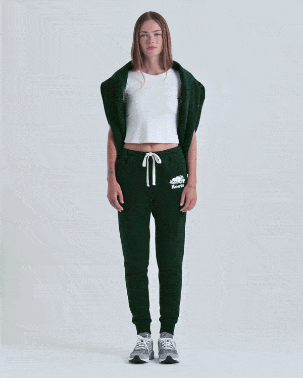 Close fit around the thighs. Tapered Leg Silhouette. Cuffed Hem.